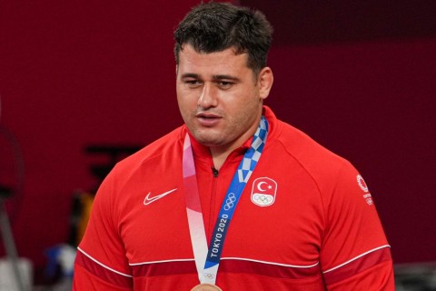 Обидчика азербайджанского борца на Олимпиаде дисквалифицировали за допинг