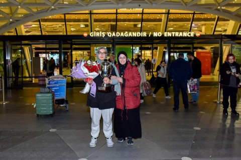 World Championship silver medalist returns to her homeland - PHOTO