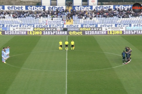 Team honors alive player with a minute of silence - VIDEO