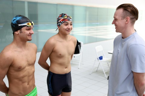 Triple Paralympic champion meets young athletes - PHOTO