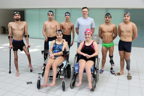 Triple Paralympic champion meets young athletes - PHOTO