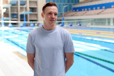 Triple Paralympic champion meets young athletes - PHOTO