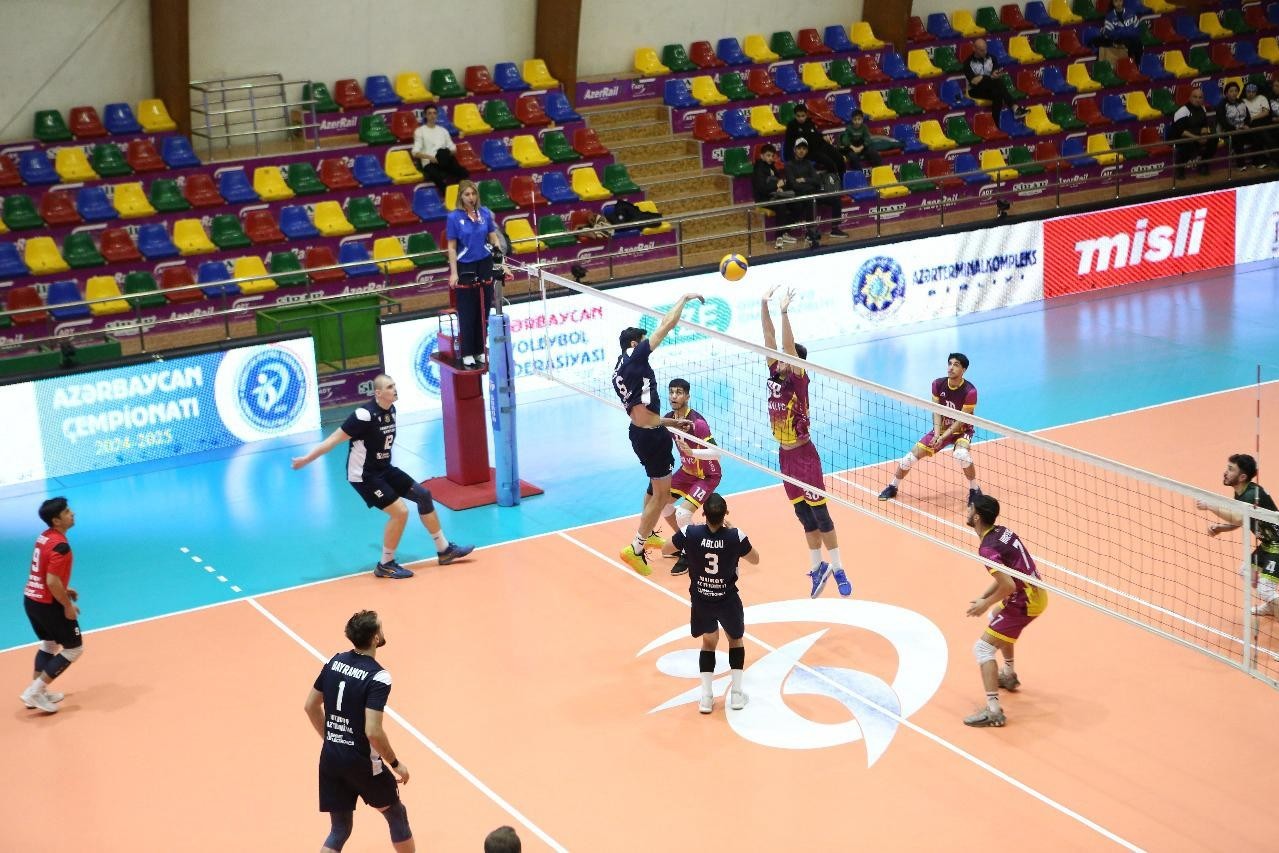Liderlərdən asan qələbələr - FOTO