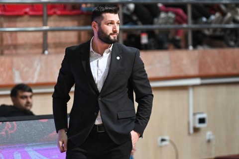 "Neftçi"nin baş məşqçisi: "Müdafiədə problemlər yaşadıq"