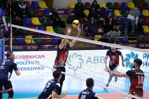 Liderlərdən asan qələbələr - FOTO