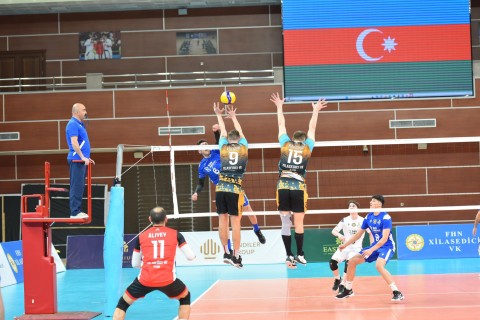 Liderlərdən asan qələbələr - FOTO