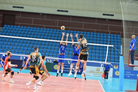 Liderlərdən asan qələbələr - FOTO