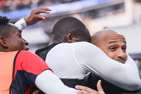 Забил победный гол и отпраздновал вместе с Анри - ВИДЕО