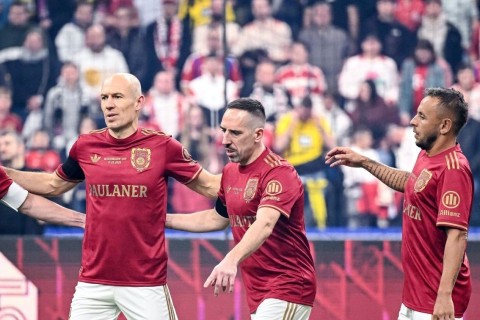 Former player attends club's anniversary - Contract terminated