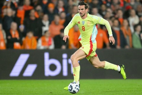 С кем сборная Испания не проигрывала 36 матчей?