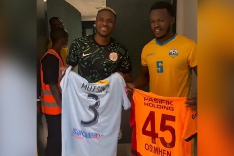 Gift for Victor Osimhen - Zira jersey - VIDEO