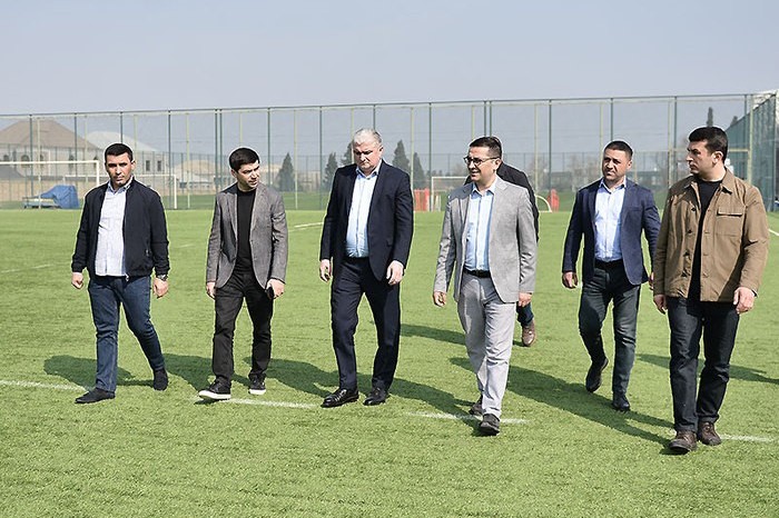 AFFA rəsmiləri Gəncə və Mingəçevirdə futbol obyektlərinə baxış keçiriblər - FOTO