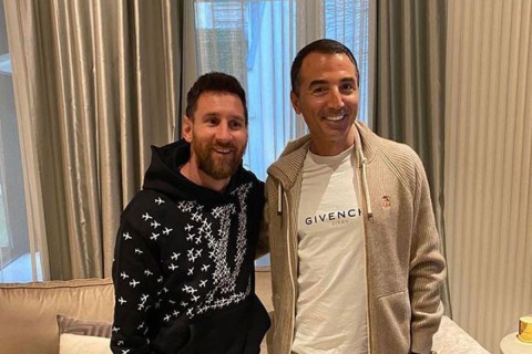 Adnan Ahmadzada’s special gift to Messi - VIDEO