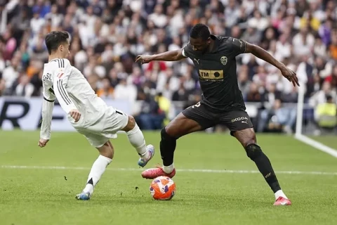 Real Madrid stumble in title race, Barcelona held by Betis – VIDEO