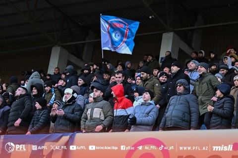 Футболист подрался с фанатами после матча "Сабаил" — "Туран Товуз" - ВИДЕО