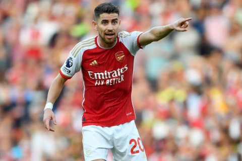 “Arsenal”ın futbolçusu Juninyonun yanına gedir