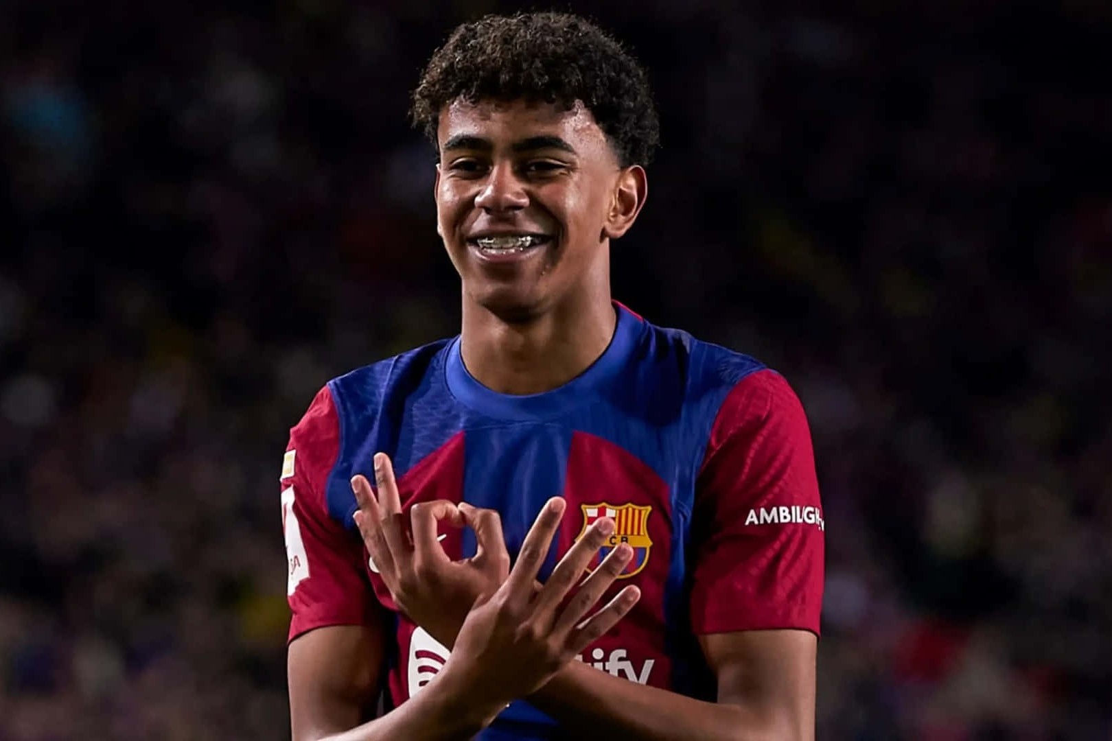 Lamine Yamal makes Champions League history with stunning first-half strike against Benfica