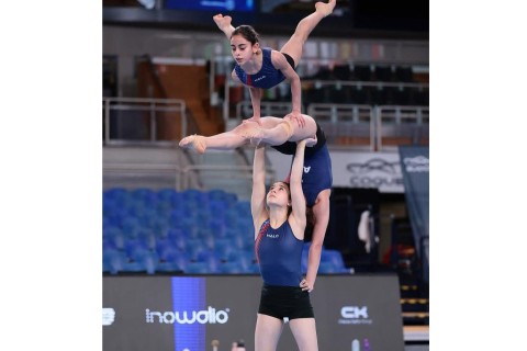 Азербайджанские акробаты идут восьмыми в многоборье в Люксембурге