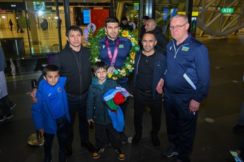 Чемпионы Европы по борьбе вернулись в Баку