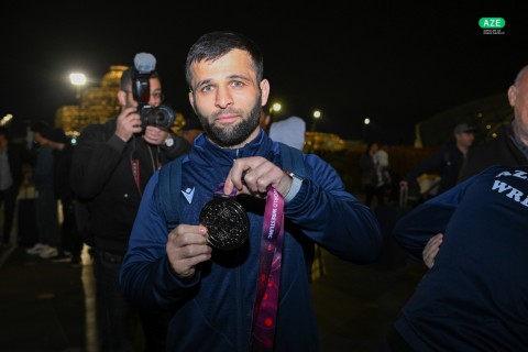 Чемпионы Европы по борьбе вернулись в Баку