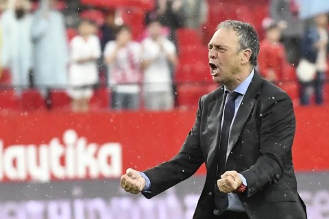 Sevilla re-appoint Joaquin Caparros