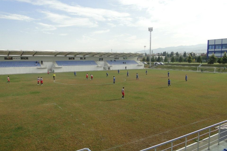 Şəmkirdə stadion yararsız vəziyyətə düşüb
