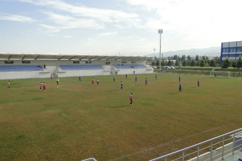 Şəmkirdə stadion yararsız vəziyyətə düşüb