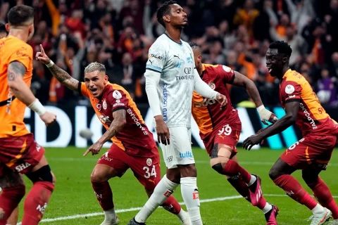 WATCH: Galatasaray extend lead to six points