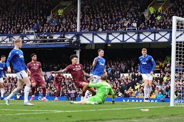 WATCH: Hard-fought win for Man City, heavy blow to Newcastle