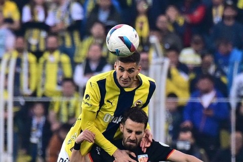 Суперлига Турции: "Фенербахче" потерял два очка в борьбе за чемпионство - ВИДЕО