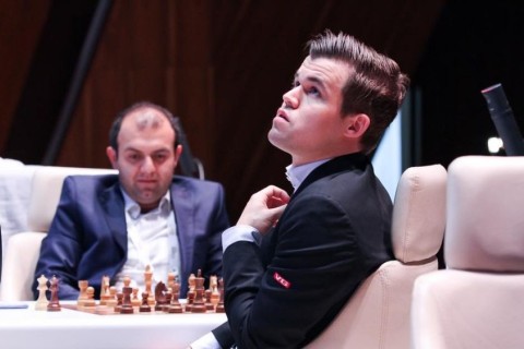 Rauf Məmmədov Karlsruedə lider Karlseni izləyir
