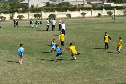 Rəqibin azyaşlı futbolçularını vuran məşqçi cəzalanıb