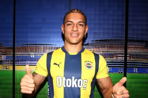 Паника в Стамбуле: семья звезды "Фенербахче" выбежала на улицу босиком - ВИДЕО