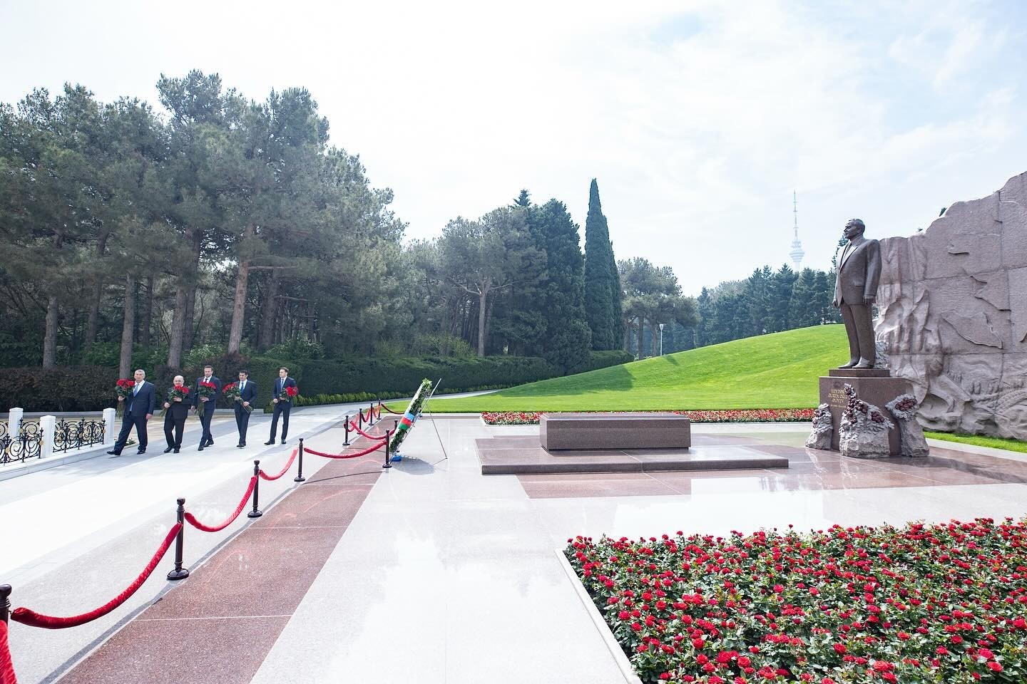 President of the European Volleyball Confederation visited the Alley of Honor - PHOTO