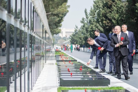 President of the European Volleyball Confederation visited the Alley of Honor - PHOTO