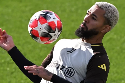 Фото много, минут мало: бразилец "Ювентуса" поругался с фанатом