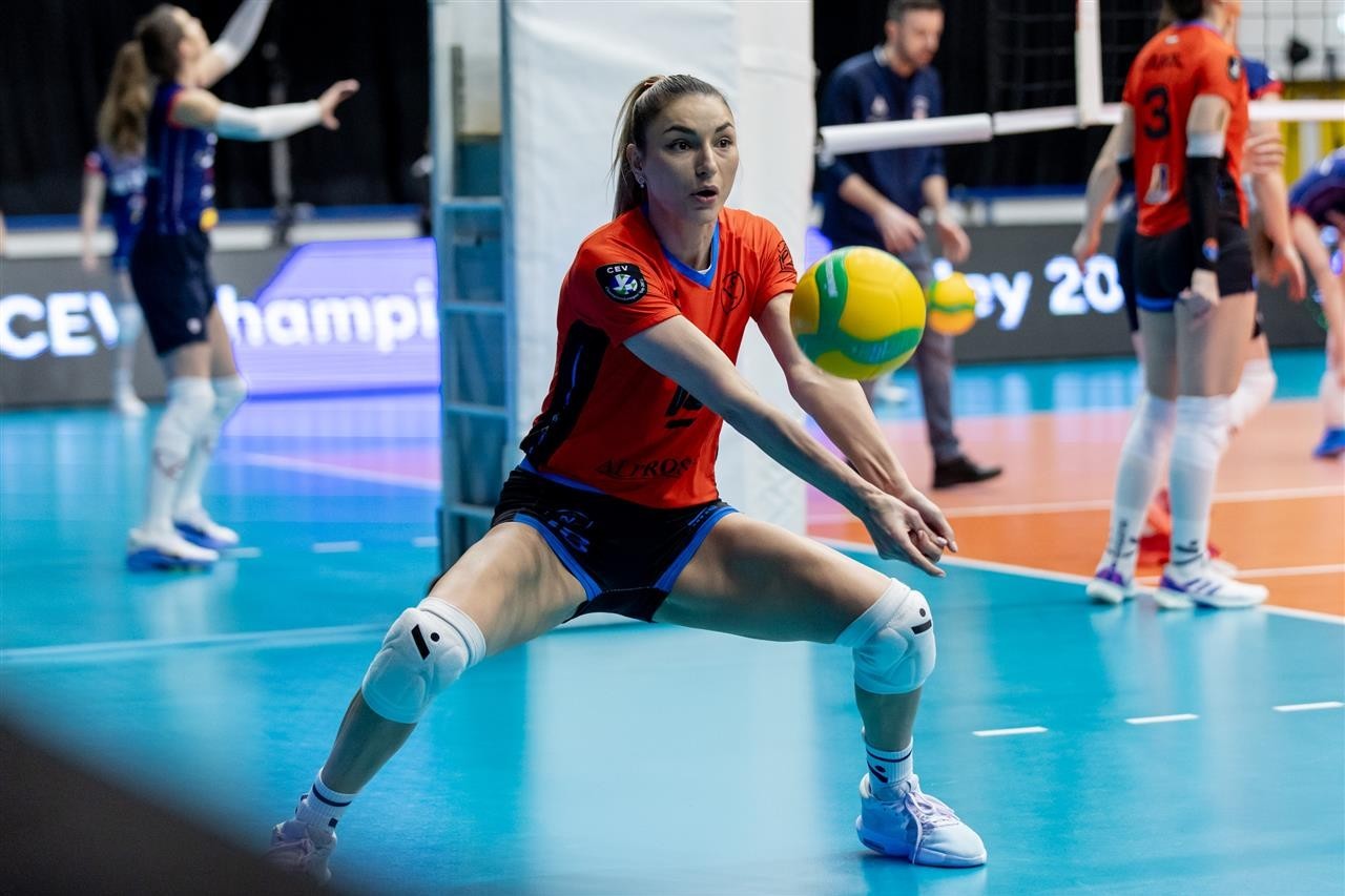 Вероника Земанованың қатысуымен порно фильмдерді қараңыз Вьетнамдық киска