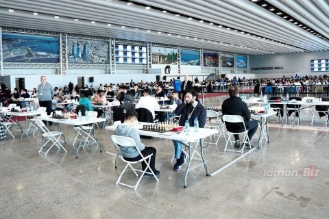 Azərbaycanın 9 şahmatçısı liderdən bir xal geri qalır
