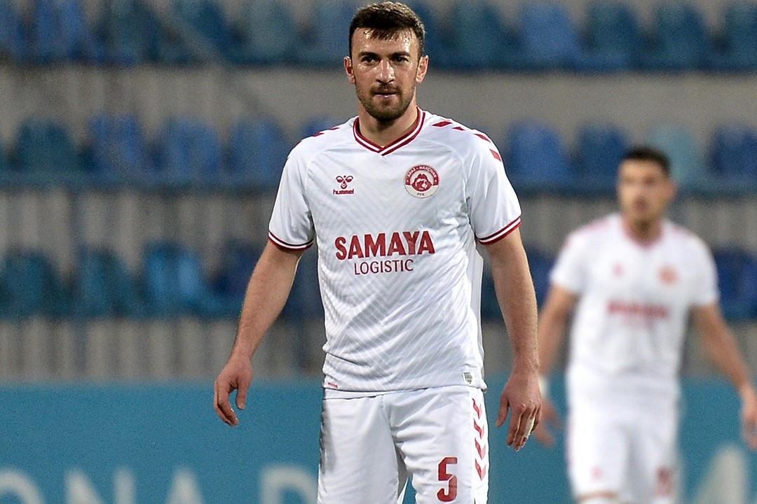 Qara Qarayev Top-13-də