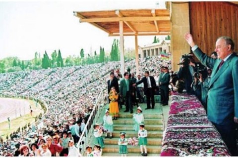 Воспоминания ветеранов: "Когда мы узнавали, что Гейдар Алиев приедет посмотреть игру, наши силы удваивались" - ВИДЕО