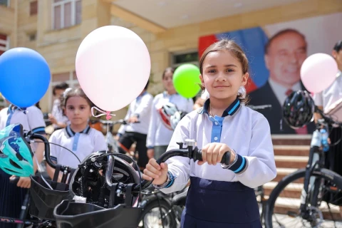 Leyla Əliyevanın təşəbbüsü ilə regionlarda yaşayan uşaq və yeniyetmələrə velosipedlər hədiyyə olunub - FOTO