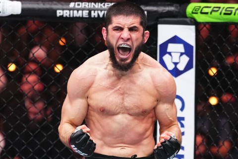 Ислам Махачев стал четвертым подряд чемпионом UFC, отказавшимся от титула без поражения