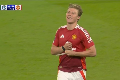 Footballer went onto the field wearing a smartwatch