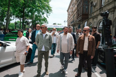 Город скоростей: в Баку прошла зрелищная выставка суперкаров - ФОТО
