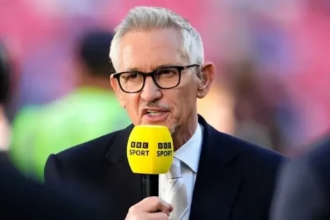 Известный британский футбольный покидает BBC после скандала с публикацией в соцсетях