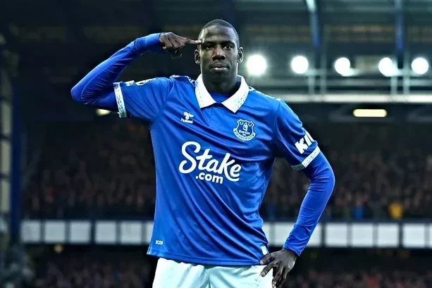 "Everton" malili futbolçu ilə yollarını ayırır