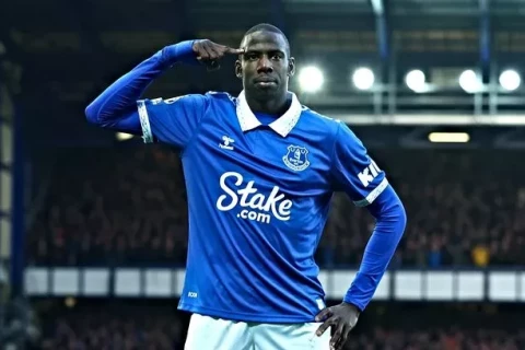 "Everton" malili futbolçu ilə yollarını ayırır