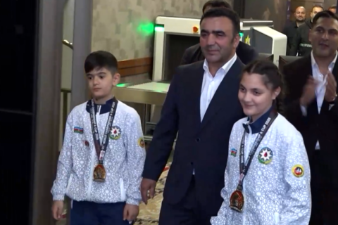 Dünya çempionatında uğurlu etmiş Azərbaycan millisi Vətənə dönüb - VİDEO