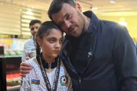 Emin Ağalarovdan Əminənin uğuruna şərh: "Qardaşlarına artıq evdə qorxmalı olduğumuz biri var dedim"