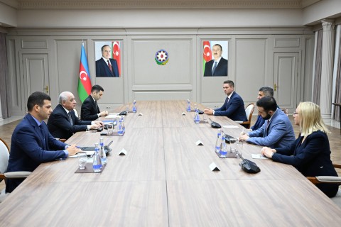 Baş nazir Əli Əsədov Dünya Minifutbol Federasiyasının prezidenti ilə görüşüb